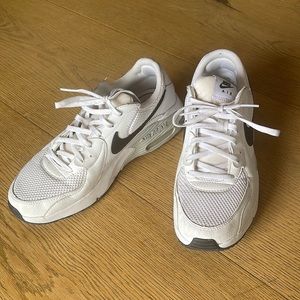 NIKE air max size EXCEE 8.5 white great condition!!